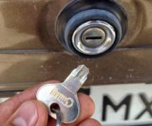 What to do if the key in the lock is broken and how to open the door?
